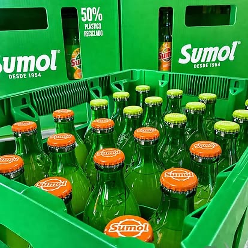 Refrigerantes, sumos e águas